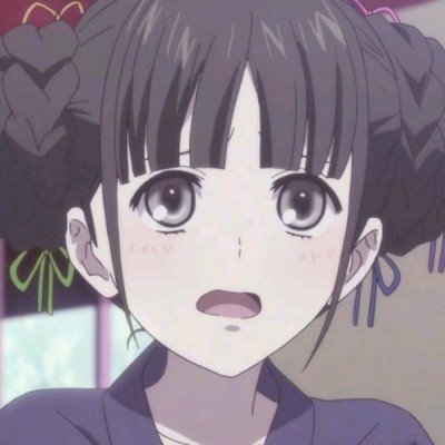 小孩突然窜出马路 骑车小伙舍己护娃